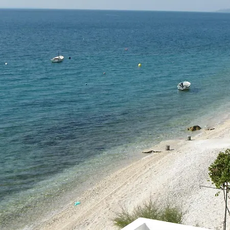 Danka - Affordable And At The Apartament Brist
